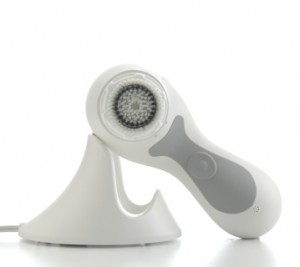 Clarisonic brush washing face